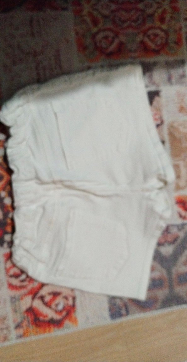 Beyaz Düğmeli Kız Şortu - Görsel 3