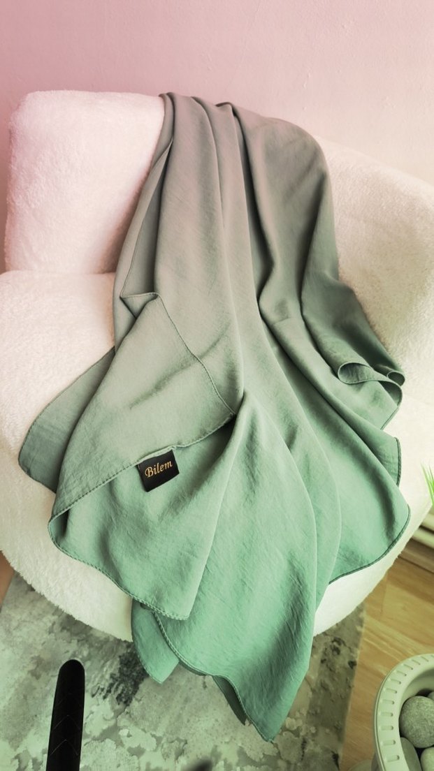 şal yeşil tonlarda - Görsel 3