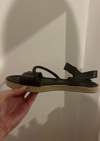 Siyah Dolgu Topuklu Kadın Sandalet - Görsel 4