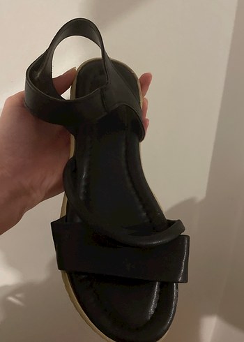 Siyah Dolgu Topuklu Kadın Sandalet - Görsel 3