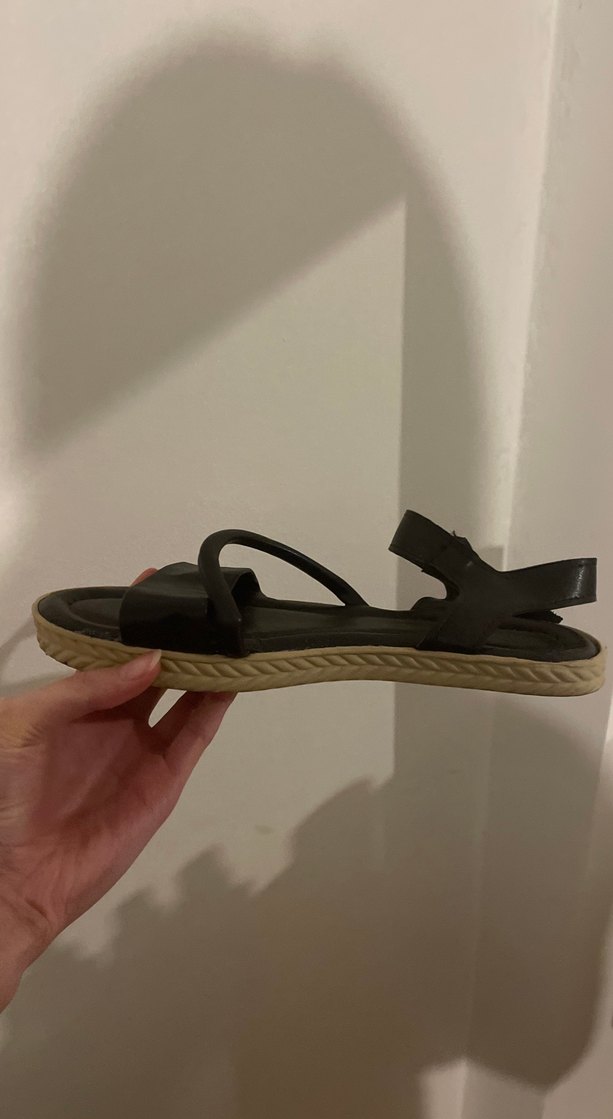 Siyah Dolgu Topuklu Kadın Sandalet - Görsel 4