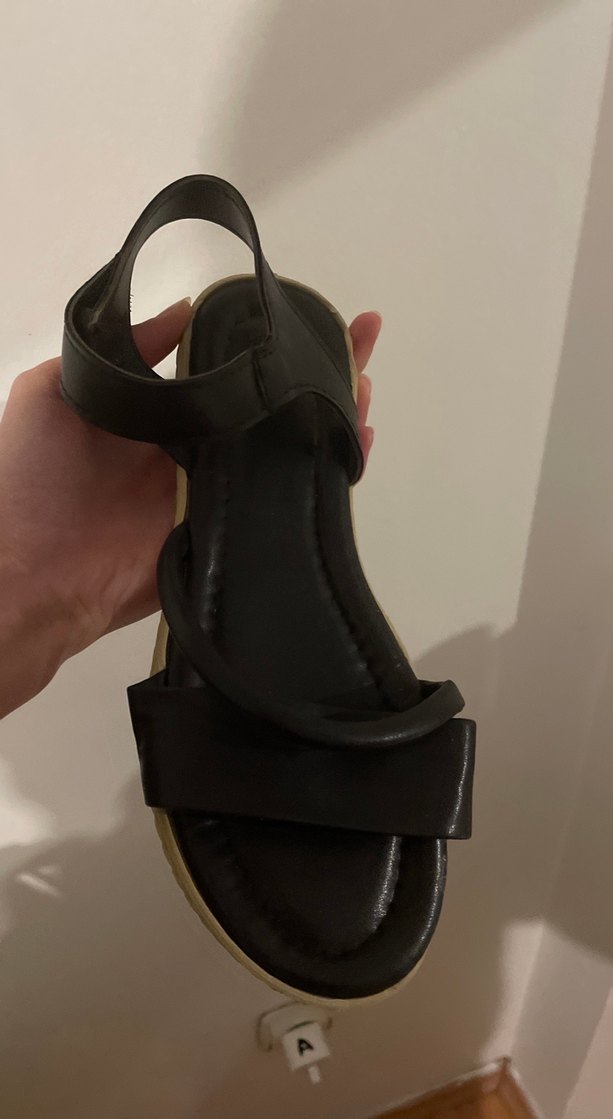 Siyah Dolgu Topuklu Kadın Sandalet - Görsel 3
