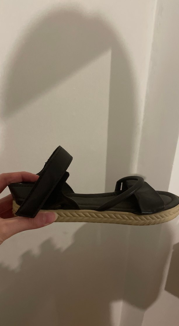 Siyah Dolgu Topuklu Kadın Sandalet - Görsel 2