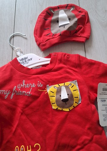 Gri Pantolonlu Baskılı Kırmızı Bebek Takımı - Görsel 3