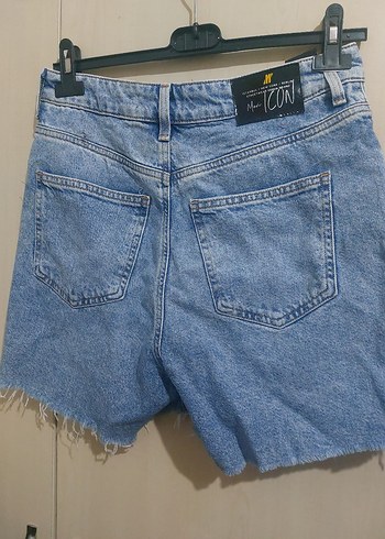 Gri Renkli Salaş Mini Denim Şort - Görsel 2