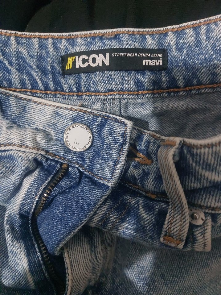 Gri Renkli Salaş Mini Denim Şort - Görsel 3