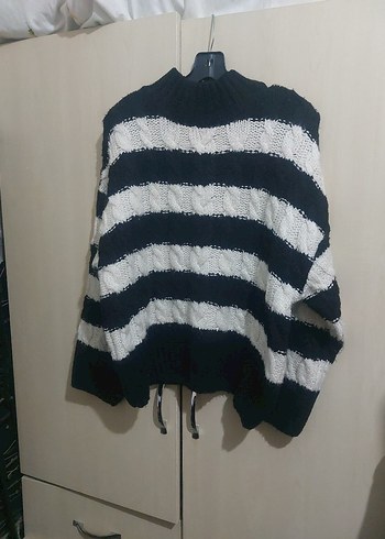 Beyaz Gri Çizgili Boğazlı Triko Kazak - Görsel 3