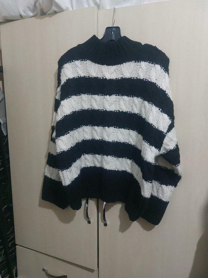 Beyaz Gri Çizgili Boğazlı Triko Kazak - Görsel 3