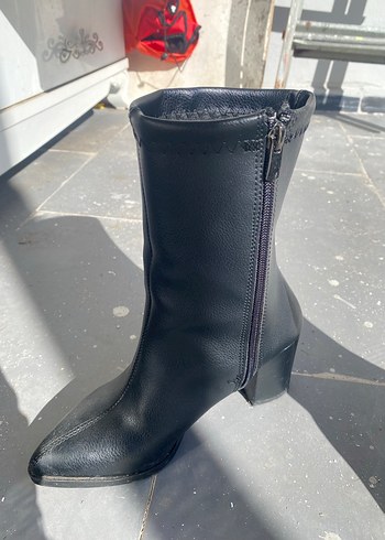 Kadın Siyah Rugan Tokalı Topuklu Bot - Görsel 4