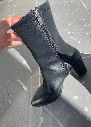 Kadın Siyah Rugan Tokalı Topuklu Bot - Görsel 5