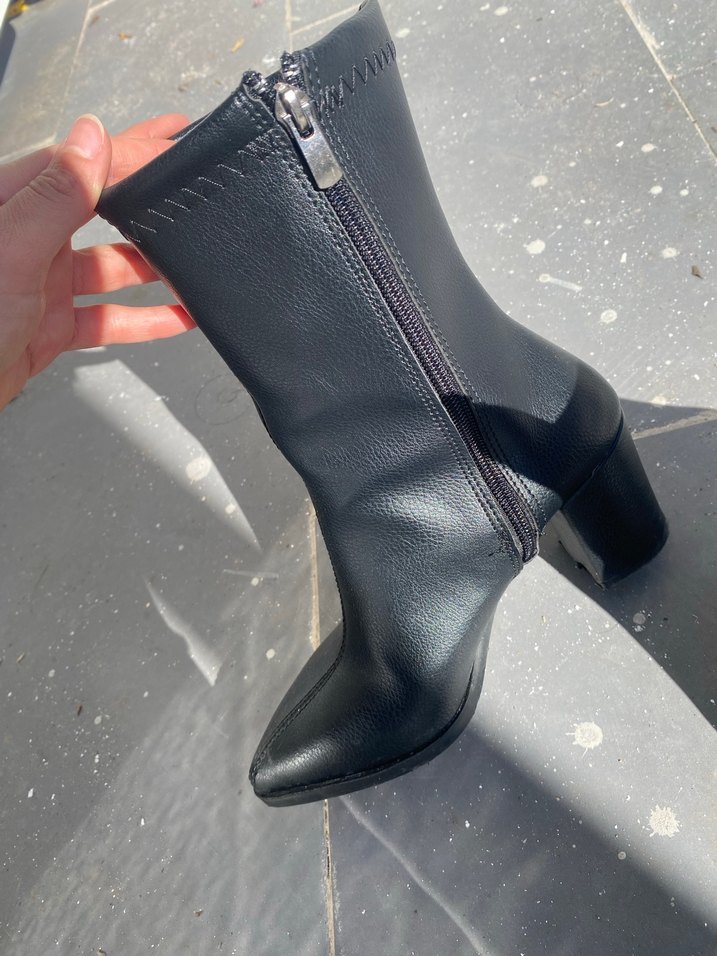 Kadın Siyah Rugan Tokalı Topuklu Bot - Görsel 5