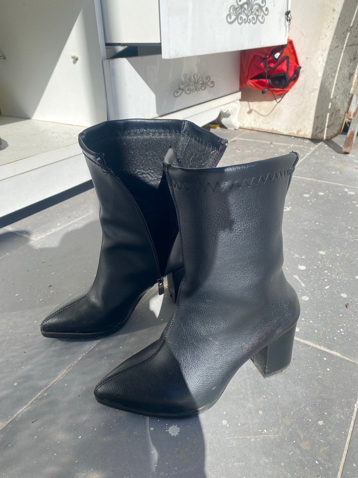 Kadın Siyah Rugan Tokalı Topuklu Bot - Görsel 2