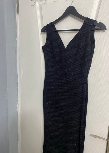 Uzun Siyah V Yakalı Straplez Abiye Elbise - Görsel 3