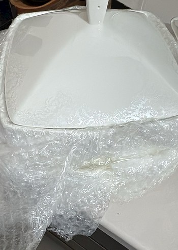 Beyaz İnce Kulplu Fincan ve Desenli Tabak - Görsel 5