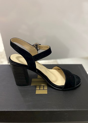 Siyah Süet Dolgu Topuklu Kadın Ayakkabı - Görsel 2