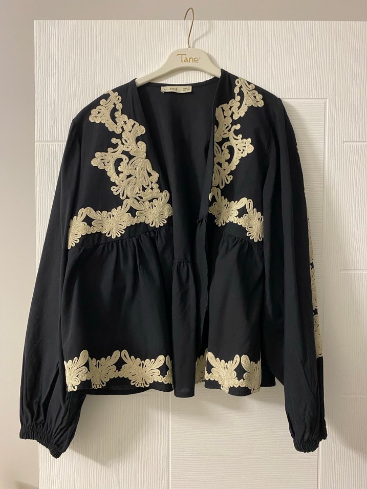 Siyah Nakışlı V Yaka Bohem Bluz - Görsel 3