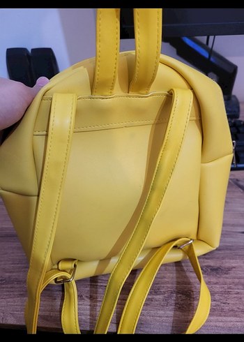 Sarı Deri Kadın Sırt Çantası - Görsel 2