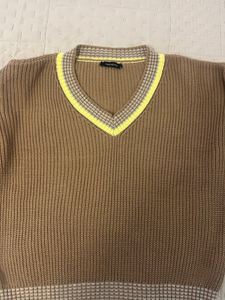 Kahverengi V Yaka Örgü Kadın Kazak - Görsel 3
