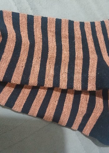 Kahverengi Çizgili Bayan Çorabı - Görsel 2