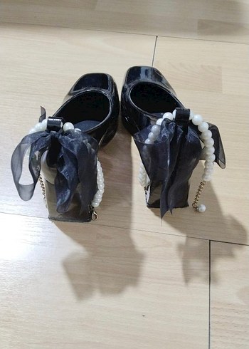 İnci Detaylı Siyah Rugan Topuklu Ayakkabı - Görsel 4