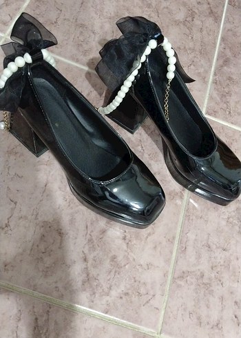 İnci Detaylı Siyah Rugan Topuklu Ayakkabı - Görsel 5