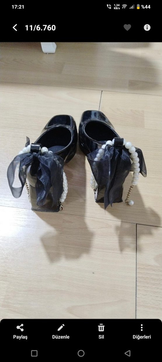 İnci Detaylı Siyah Rugan Topuklu Ayakkabı - Görsel 4