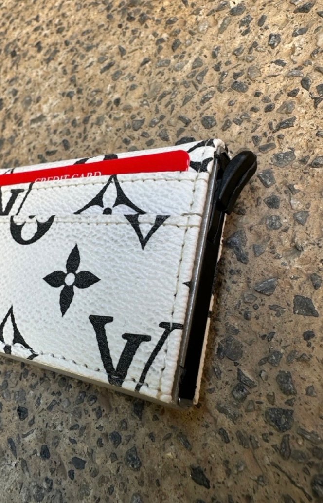 LV Monogram Giant Kartlık Beyaz zemin, siyah cesaret İkonik lüks - Görsel 3