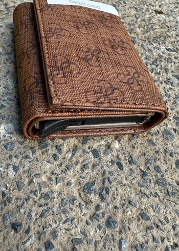 Guess Monogram İhtişamı ve Premium Zarafet Kartlık - Görsel 3