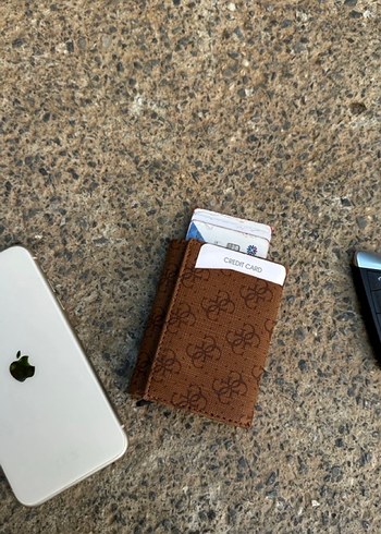 Guess Monogram İhtişamı ve Premium Zarafet Kartlık - Görsel 5