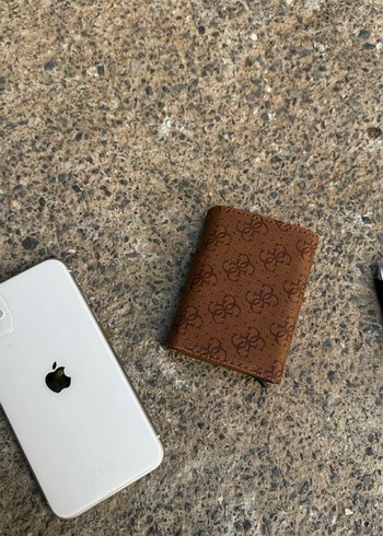 Guess Monogram İhtişamı ve Premium Zarafet Kartlık - Görsel 4