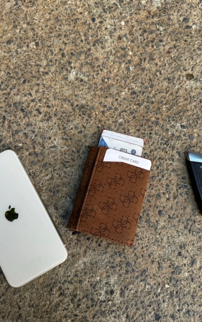 Guess Monogram İhtişamı ve Premium Zarafet Kartlık - Görsel 5