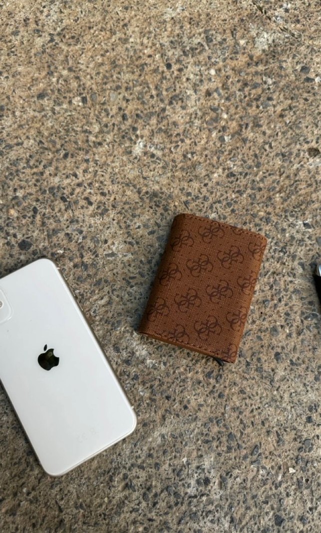 Guess Monogram İhtişamı ve Premium Zarafet Kartlık - Görsel 4