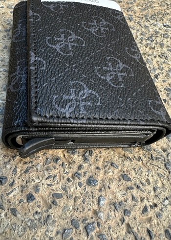 Guess Monogram İhtişamı ve Premium Zarafet
Kartlık - Görsel 3