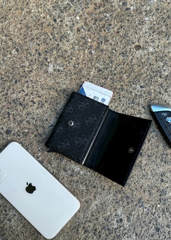 Guess Monogram İhtişamı ve Premium Zarafet
Kartlık - Görsel 7