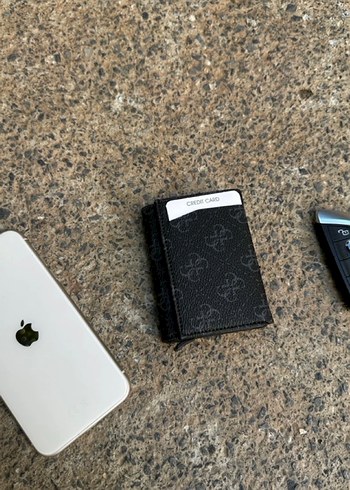 Guess Monogram İhtişamı ve Premium Zarafet
Kartlık - Görsel 2