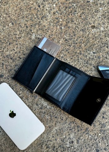 Guess Monogram İhtişamı ve Premium Zarafet
Kartlık - Görsel 8