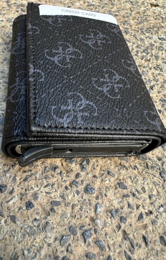 Guess Monogram İhtişamı ve Premium Zarafet
Kartlık - Görsel 3