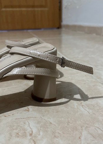 Bej Kadın Topuklu Minimalist Sandalet - Görsel 3