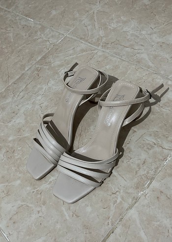 Bej Kadın Topuklu Minimalist Sandalet - Görsel 2