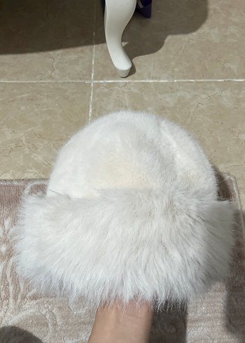 Beyaz Kürklü Kadın Bere - Görsel 2