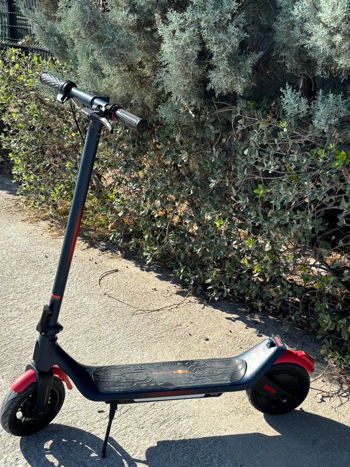 Redbull Racing Scooter - Görsel 2