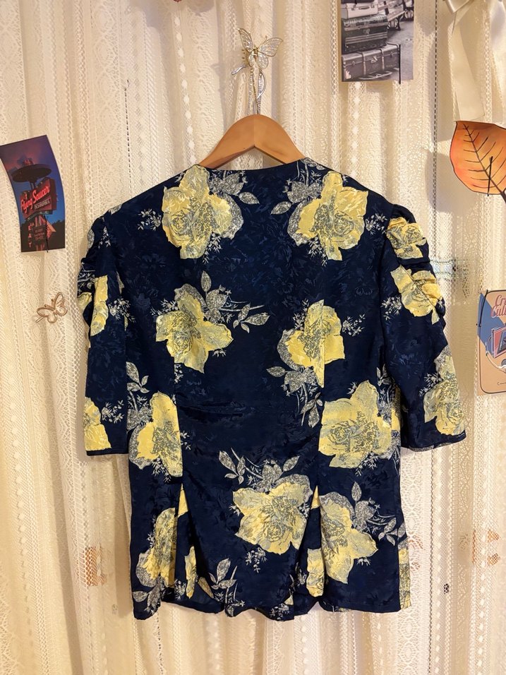 Sarı Çiçek Desenli Vintage Kadın Bluz - Görsel 4