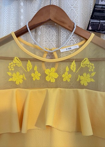 Sarı Tül ve Nakışlı Kısa Kollu Elbise - Görsel 3