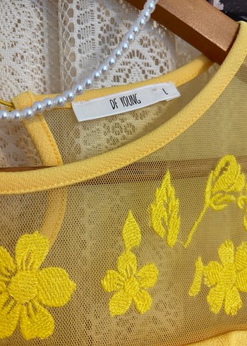 Sarı Tül ve Nakışlı Kısa Kollu Elbise - Görsel 4