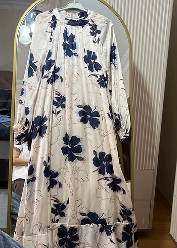 Uzun Beyaz Çiçekli Bohem Elbise - Görsel 2