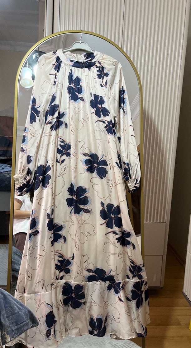 Uzun Beyaz Çiçekli Bohem Elbise - Görsel 2