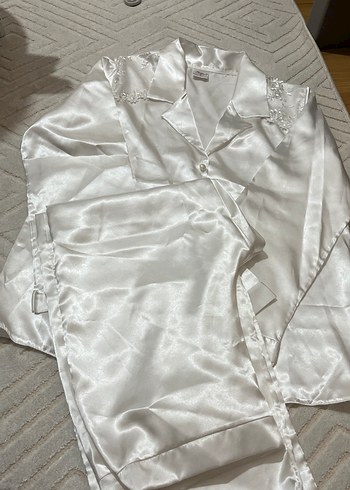 Kadın Beyaz Saten Kısa Kollu Pijama Takımı - Görsel 2