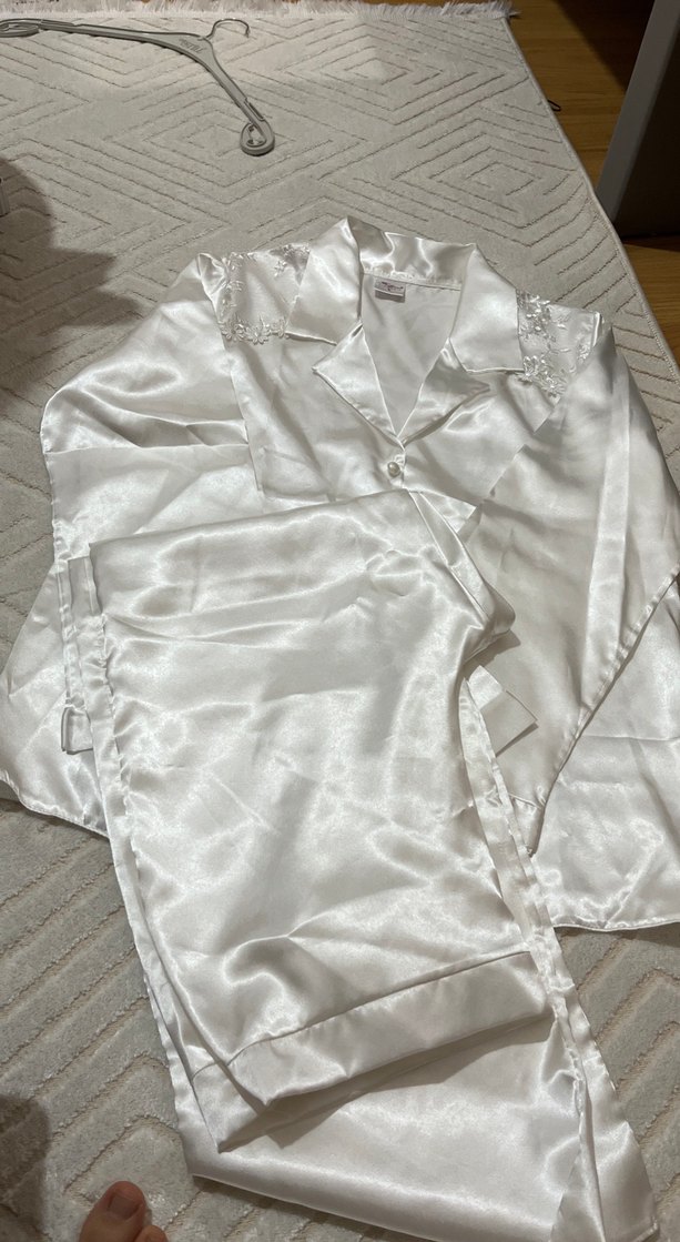 Kadın Beyaz Saten Kısa Kollu Pijama Takımı - Görsel 2