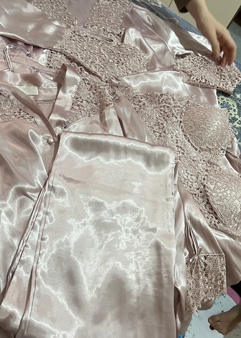 Bordo İşlemeli Mini Saten Gecelik - Görsel 3