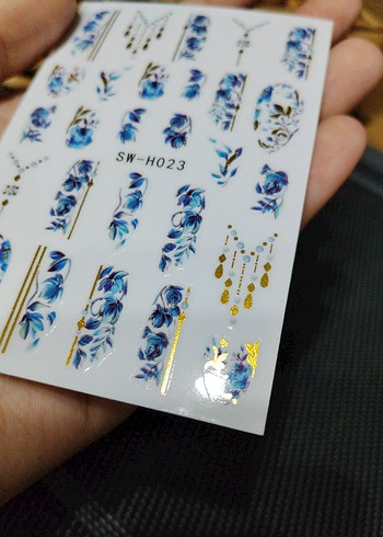 Mavi Çiçekli Tırnak Süslemeleri - Görsel 3